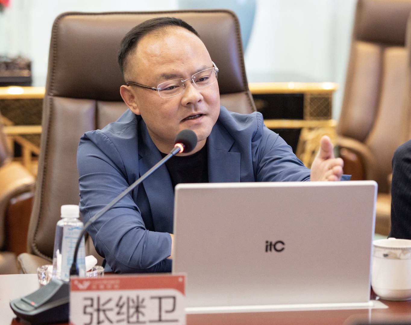 中浩德集团董事长张继卫先生发言中原证券副书记,副董事长常军胜先生